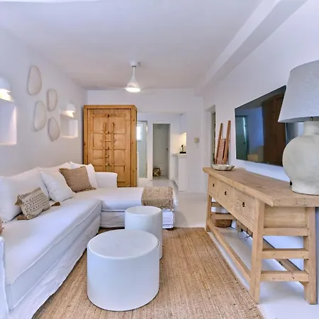 Beach House Mikri Santa Maria *